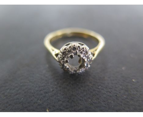 An 18ct Yellow Gold Dress Ring - Size O, Approx 3.5 grams - missing opal to shoulder 