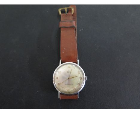 A Gentlemans Tudor Wristwatch in Stainless Steel Case, coloured dial with Arabic Numerals, centre silver sweep seconds - runn