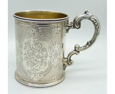 A Victorian silver mug, London 1860, 151g 