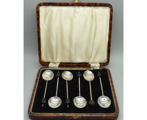 A cased set of six silver coffee bean spoons, 36g 