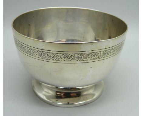 A small silver bowl, Northern Goldsmiths, 154g, 9.5cm diameter 