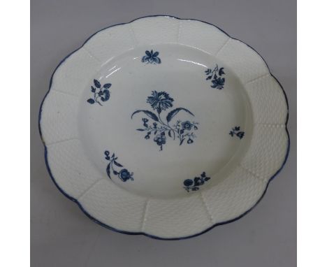 An 18th Century Worcester porcelain dish with blue crescent mark, circa 1780, 9" diameter (22.75cm) 