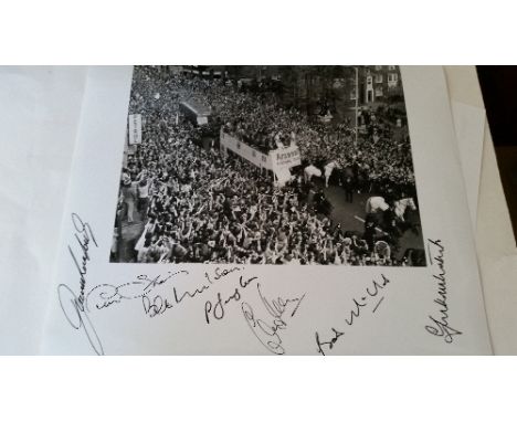 FOOTBALL, signed photo by Arsenal, showing open top bus celebrations after 1971 FAC Final, seven signatures (to white borders