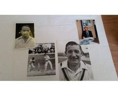 CRICKET, selection of letters and a few signed photos, inc. Alan Townsend, William Richardson, Eyre, Metcalfe, Stevenson, Swa