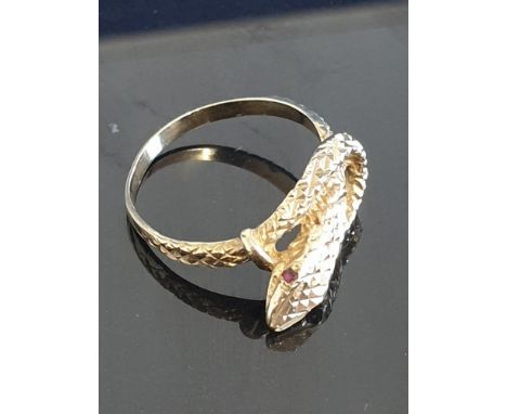 9CT GOLD AND RUBY SET SNAKE PATTERNED RING SIZE O 2.5GRAMS