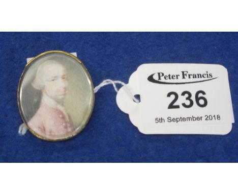 Oval portrait brooch, stamped: 9C.(B.P. 24% incl. VAT)