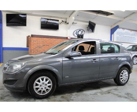 Make &amp; Model: Vauxhall Astra Life ACDate of Reg: MK59 TVWColour: Greycc: 1598MoT: 14-06-2023Fuel Type: PETROLMileage: 121