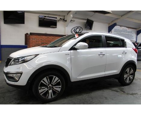 Make &amp; Model: Kia Sportage KX-4 CRDIDate of Reg: YF15 DPYColour: Whitecc: 1995MoT: 26-08-2023Fuel Type: DIESELMileage: 13