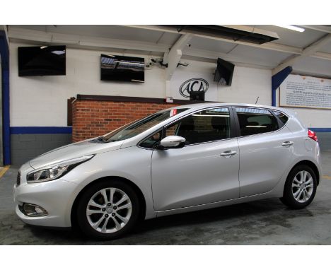 Make &amp; Model: Kia Ceed 3 Eco CRDIDate of Reg: LD62 EDXColour: Silvercc: 1582MoT: 26-08-2022Fuel Type: DIESELMileage: 93kT