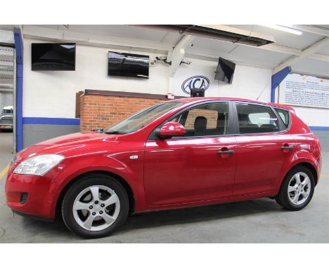 Make &amp; Model: Kia Ceed GS CRDIDate of Reg: LG09 XKKColour: Redcc: 1582MoT: 31-01-2023Fuel Type: DIESELMileage: 123kTransm