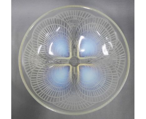 Lalique Coquilles opalescent glass bowl, R. Lalique France etched mark and No.3200, 24cm diameter 