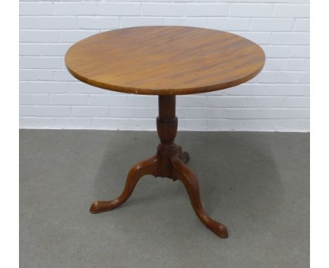 Mahogany pedestal table, circular top on a single column with tripod legs, terminating on pad feet,  76 x 71cm 