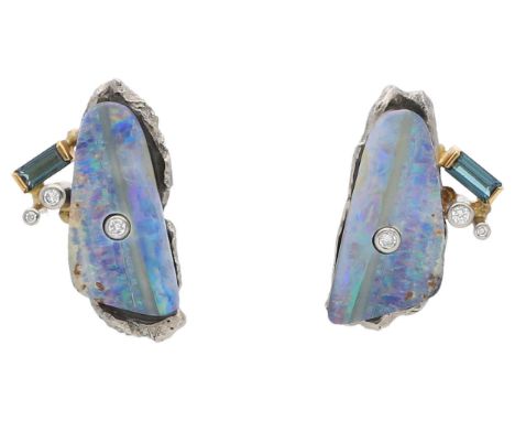 Opal-Ohrstecker Extravagante Ohrstecker in Weissgold/Gelbgold 18K mit 2 feinen Boulder-Opalen zus. ca. 16 ct, Brillanten von 