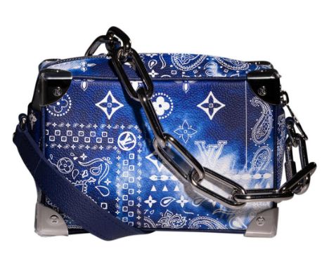 LOUIS VUITTON HANDTASCHE MINI SOFT TRUNK BLEU Ein seltenes Sammlerstück aus dem Hause Louis Vuitton aus dem Jahre 2022 mit bl
