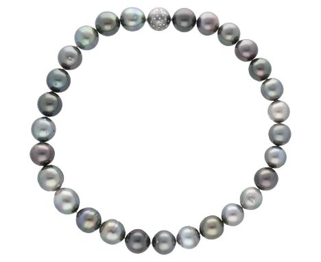 Tahiti-Perlencollier Modernes Collier mit 28 Tahiti-Zuchtperlen, Durchmesser ca. 15,6 - 17,3 mm mit einem Weissgold-Verschlus