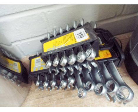 A 32 piece spanner set including stubby spanners 