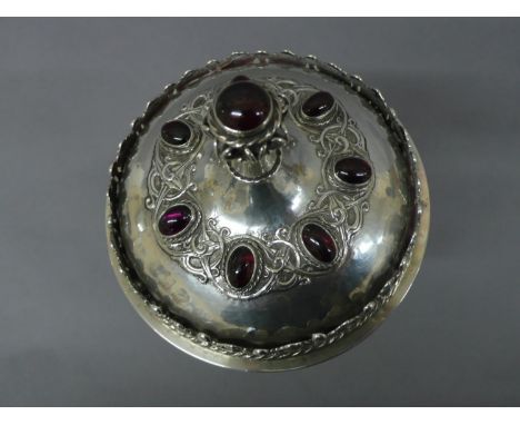 Omar Ramsden and Alwyn C.E. Carr - Superb silver chalice with the cover and foot inset with fifteen cabachon garnets and amet
