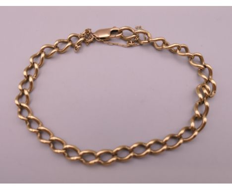 A 9 K gold bracelet. 12.8 grammes. Approximately 19 cm long. 