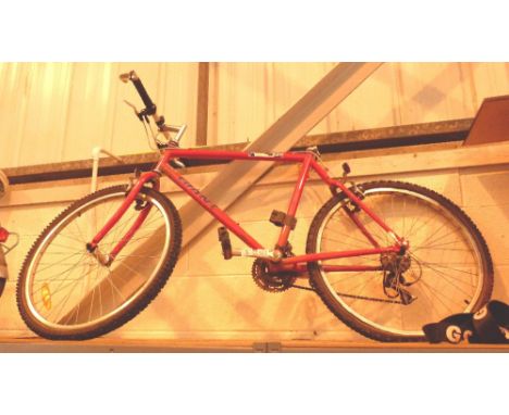 Red Giant Boulder 520 gents mountain bicycle