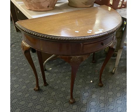 PIE CRUST MAHOGANY CARD TABLE