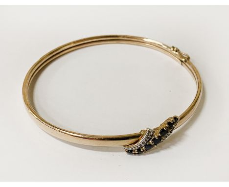 9CT GOLD DIAMOND &amp; SAPPHIRE BANGLE - 6.6 GRAMS