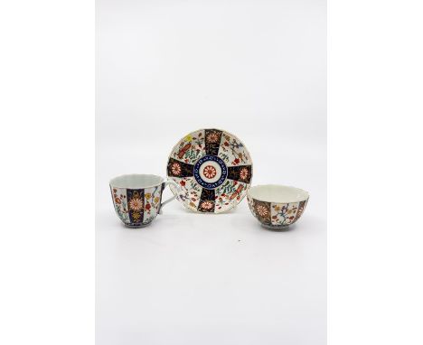 A Worcester trio of tea bowl, coffee cup and saucer, painted in the ‘Kakiemon’ palette of the ‘Queens’ pattern, circa 1770-17