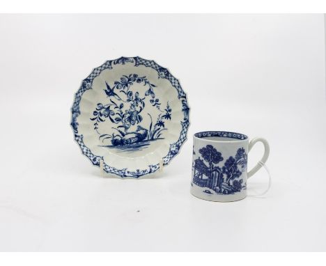 Worcester blue and white coffee can, 'Man in a Pavilion' pattern, circa 1760, approx 5.8cms high x 5.5cms diameter, Conditon: