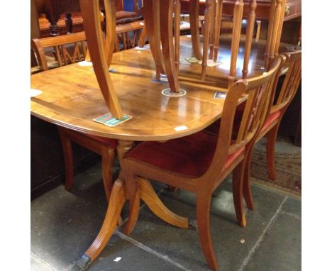 A REPRODUCTION YEW WOOD DINING TABLE AND 6 CHAIRS L168CM