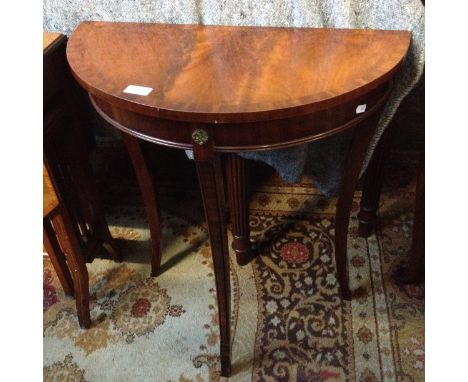 A REPRODUCTION MAHOGANY CONSOLE TABLE H70CM