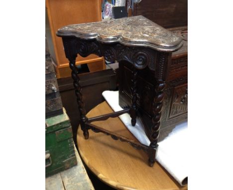 A CARVED OAK OCCASSIONAL CORNER TABLE H73CM W56CM D37CM