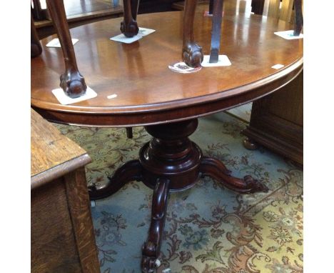 A VICTORIAN BREAKFAST TABLE H78CM W120CM D90CM