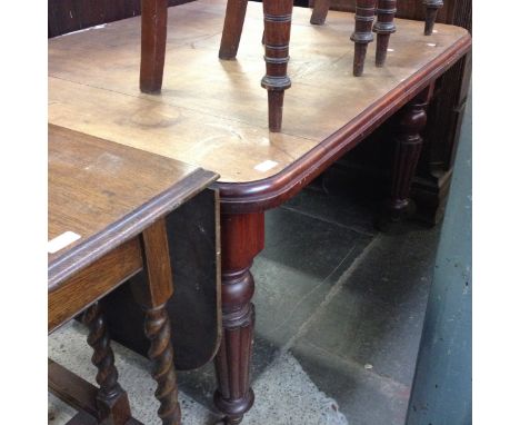 A VICTORIAN MAHOGANY WINDOUT TABLE L120CM D102CM H72CM