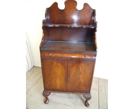 Quality mahogany reproduction side cabinet with single shelf above open centre with single drawer above two cupboard doors on