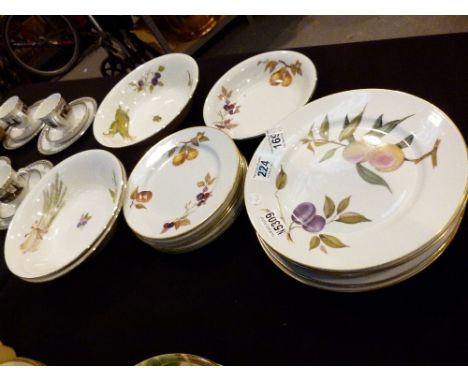 Harmony fruit set and Worcester Evesham ware 