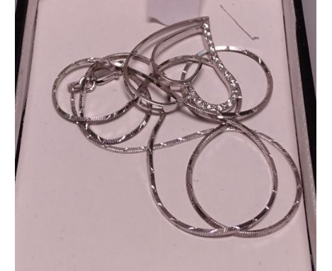 A 15ct white gold heart-shaped pendant and chain 
