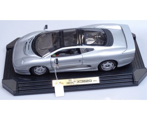 A diecast model Jaguar XJ220, 1;12 scale, boxed, length 15" 