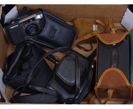 5 various Vintage and modern cameras 