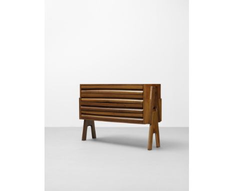 ANGELO MANGIAROTTI &amp; BRUNO MORAZZUTTICommode modulablecirca 1955Production Frigero, en noyer et placage de noyerH: 72,5cm
