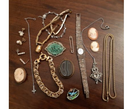 Interesting selection of mixed jewellery including 19th Century agate and gilt metal locket (a.f.), mid-century ladies Accuri