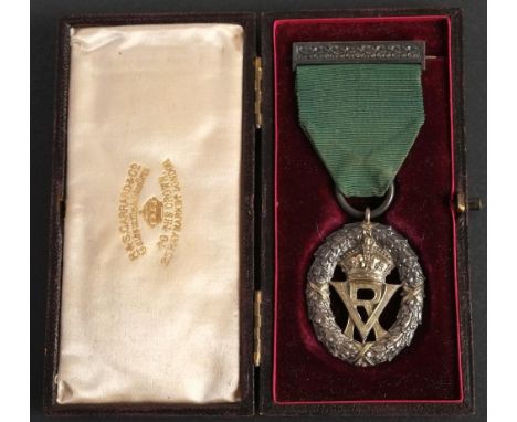 A Victorian Volunteer Officer's Decoration, maker R&amp;S Garrard &amp; Co, London, 1892: in case of issue. 