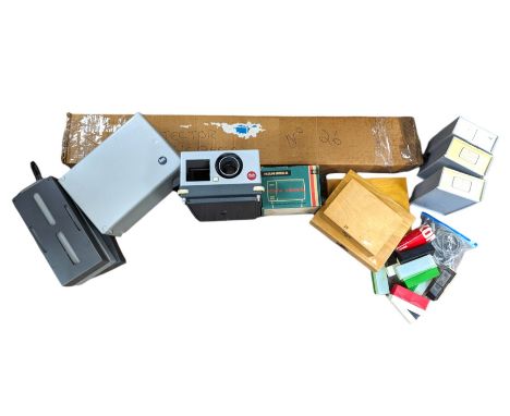 Leitz Wetzlar Pradovit n24 slide projector, together with a collection of slide cases, projector screen and a Hanimex Vista-V