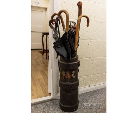 A leather artillery shell carrier with carrying handle, lacking lid, the front painted with Dieu et mon Driot coat of arms, 5