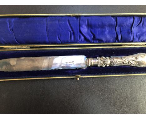 Victorian Silver handled bread knife in original fitted case