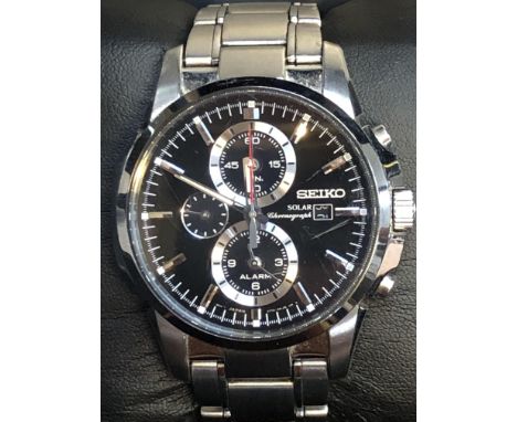Gents Seiko Solar chronograph with date in box with booklet & spare links very clean watch, possibly only needs battery repla