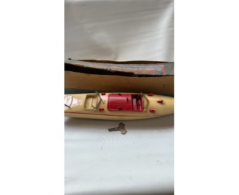 Vintage Hornby tinplate clockwork speed boat, circa 1930s, with original box and key. Cream and red-painted hull with driver 