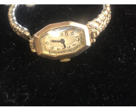 Early 20th century Swiss made 9ct gold cased vintage ladies wristwatch 