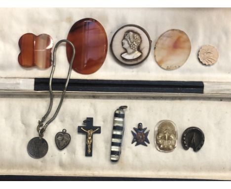 Collection of vintage pendants & others 