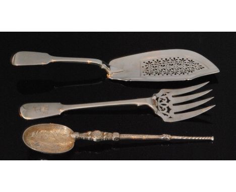 A William IV hallmarked silver fiddle pattern fish slice of plain form, London 1831, together with a similar serving fork and