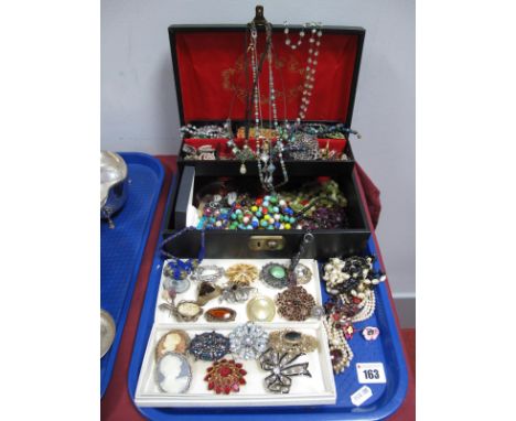 A Mixed Lot of Assorted Costume Jewellery, including modern and vintage style brooches, imitation pearl bead necklaces, ladie