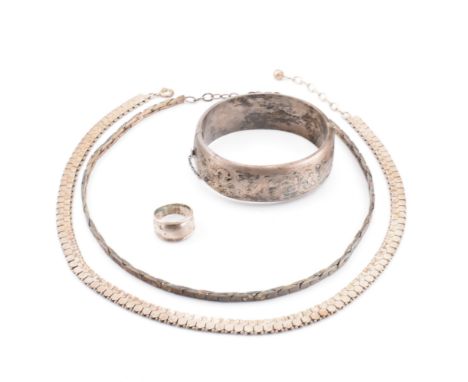 A collection of silver jewellery. The jewellery to include a hallmarked silver hinged bangle with foliate bright cut engraved